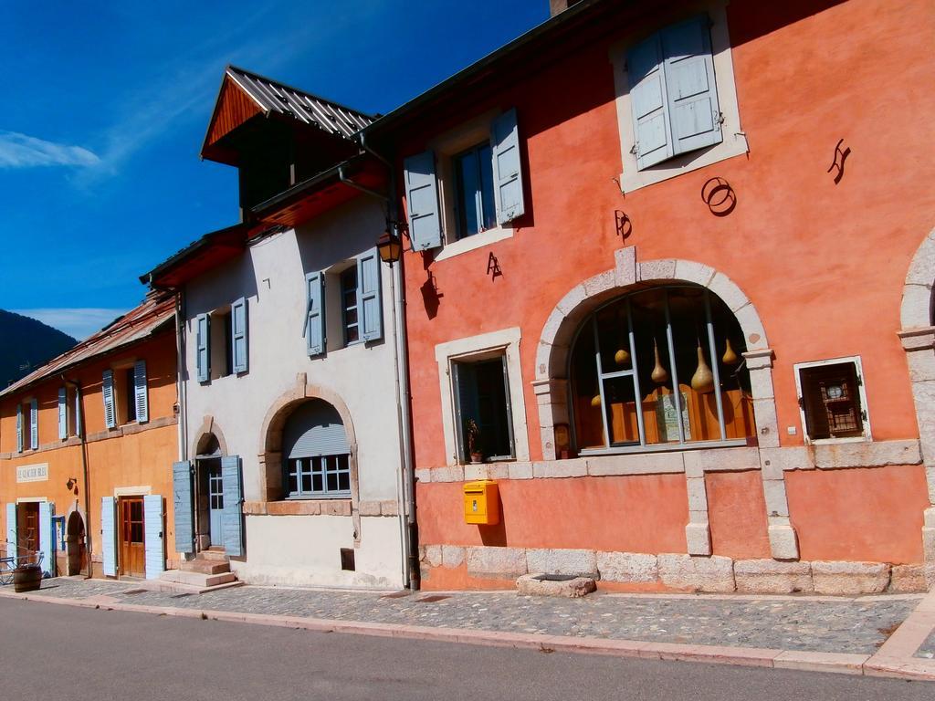 Le Pavillon Des Officiers Aparthotel Mont-Dauphin Esterno foto